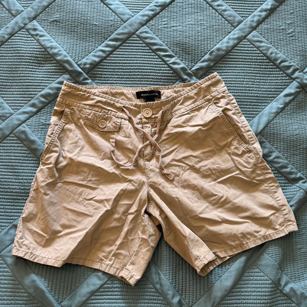 Tan Moda International shorts with adjustable waist. Size: 8